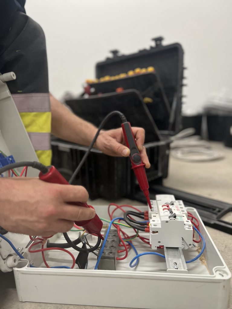 professionelle elektropruefung scaled